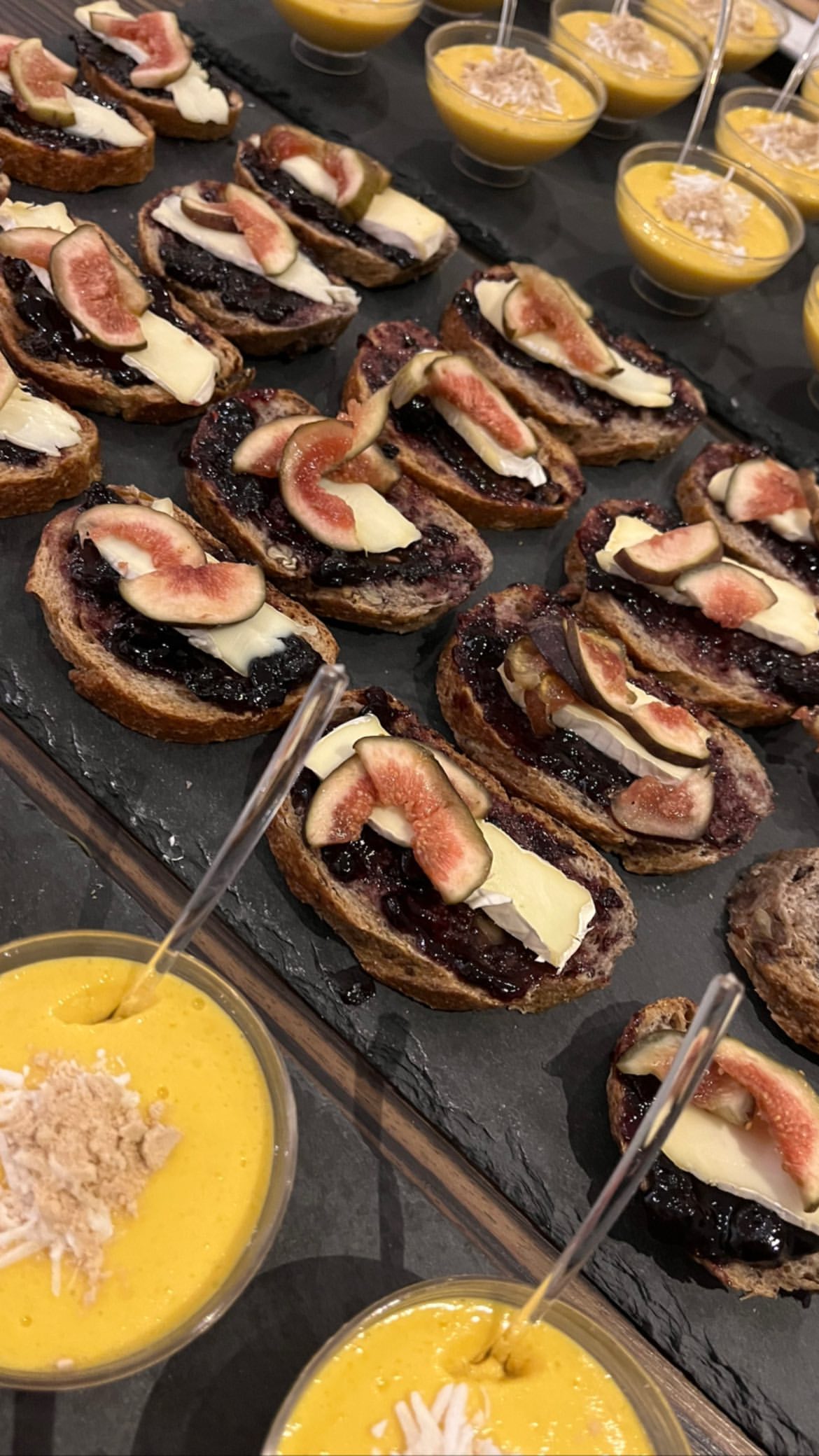 Bocados dulces y salados preparados por MRZ